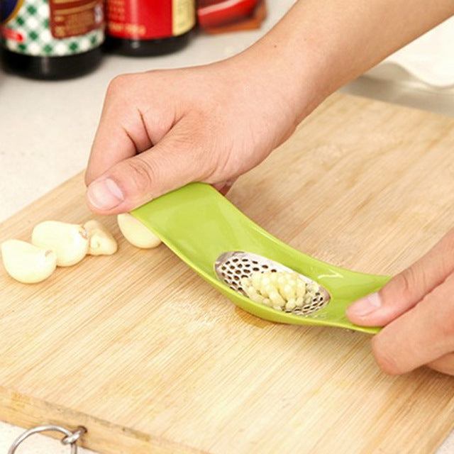 1PC Garlic Cutter Garlic Press Grinding Slicer